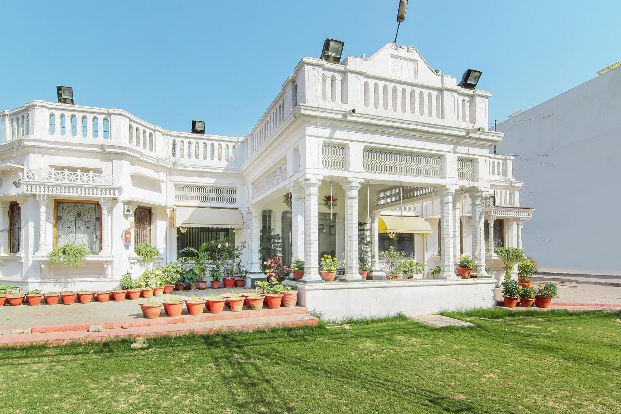 Lukergunj Holidays Prayagraj Exterior foto