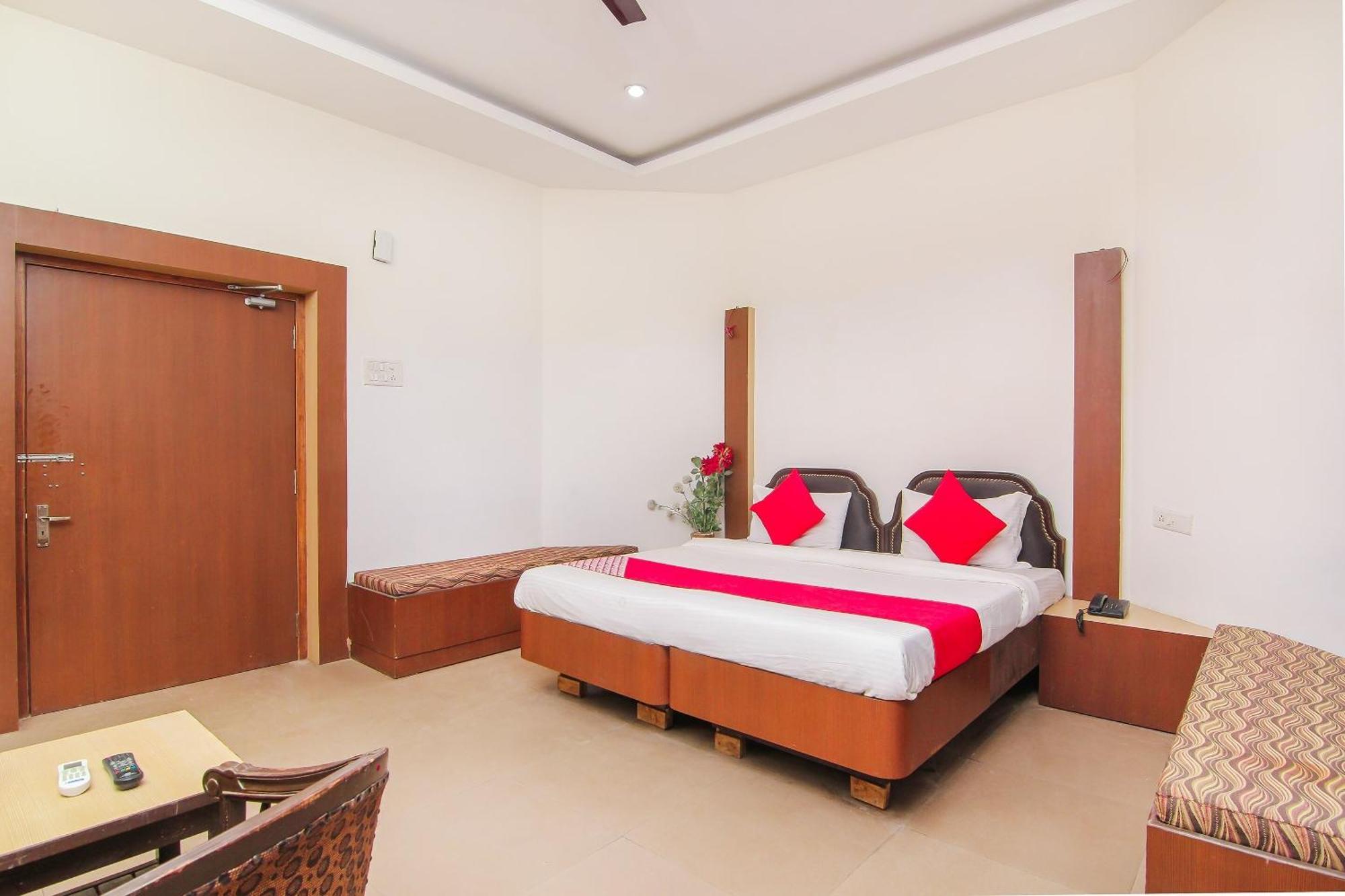 Lukergunj Holidays Prayagraj Exterior foto